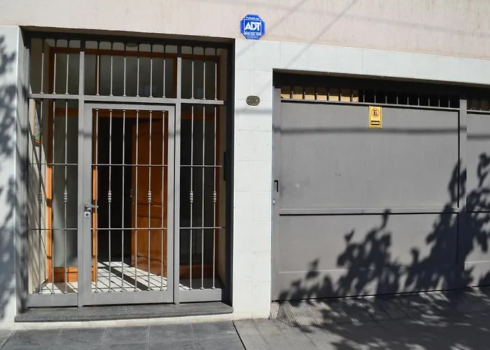 Departamento Completo, Cochera, Parrilla. Zona Parque Central